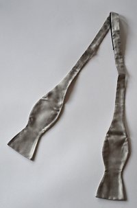 オリジナルシルクボウタイ シルバーグレイ 手結び Original Bowtie Made in Italy Silver