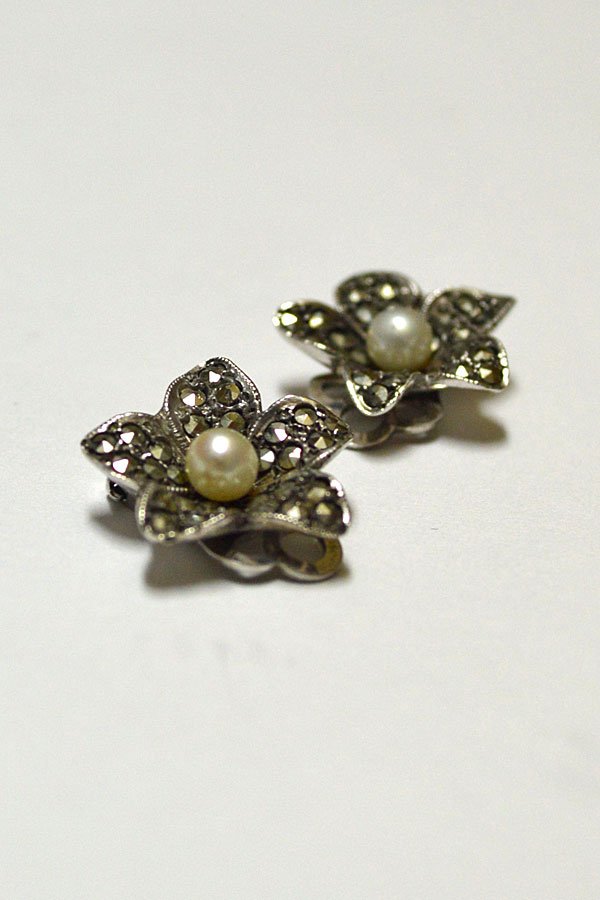 画像1: 1930'S ヴィンテージシルバーピアス 天然パールとマルカジット コスチュームジュエリー Made in England 
