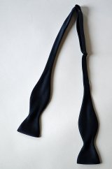 画像: オリジナルシルクボウタイ ネイビー  手結び Original Bowtie Made in Japan Navy