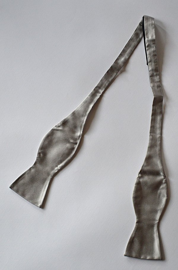 画像1: オリジナルシルクボウタイ シルバーグレイ 手結び Original Bowtie Made in Italy Silver