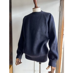 画像: コムアーチ ハンドフレーム クルーネックセーター ダークネイビー Comm.arch. Hand Framed Crew Neck Sweater Comm.arch. Deep Ocean